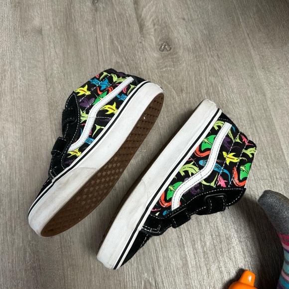 Vans - Picture 6 of 8